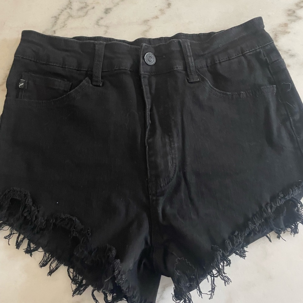 KanCan Black size W9 28  Frayed Jean Shorts KC6033BK EUC. NWOT buckle